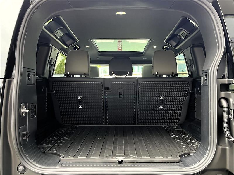 Land Rover Defender (2026) 110 D250 X-DYNAMIC SE - fotka 4 z 27
