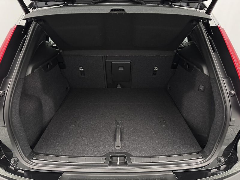 Volvo XC40 B4 DARK ULTRA REZERVACE - fotka 5 z 48