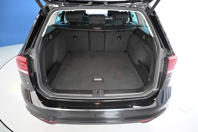 Volkswagen Passat (2023) 2.0 LED DSG ACC VIRTUAL Kamera - fotka 8 z 31