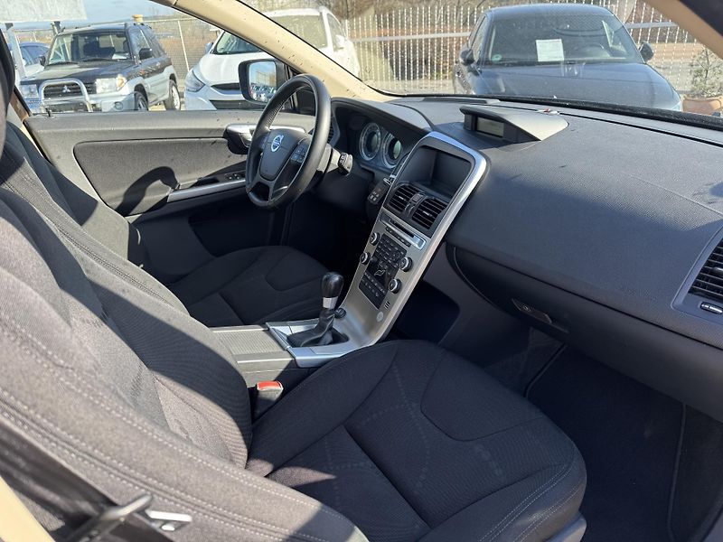 Volvo XC60 (2010) 2.4D5 151KW 1.Majitel AWD  - fotka 38 z 40