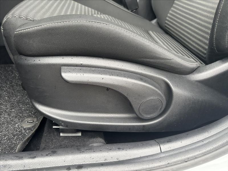 Kia Ceed 1,5 TGDi TOP ZÁRUKA CARPLAY - fotka 11 z 42
