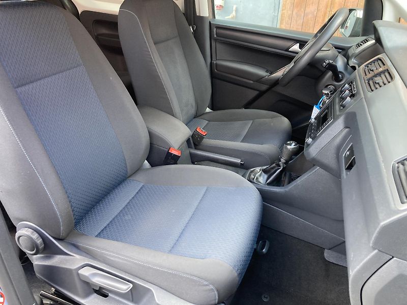 Volkswagen Caddy  MAXI 2,0TDi 7míst novérozvody - fotka 17 z 21