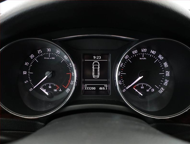 Škoda Superb (2011) 2.0 TDI, Automat, Serv.kniha - fotka 9 z 17