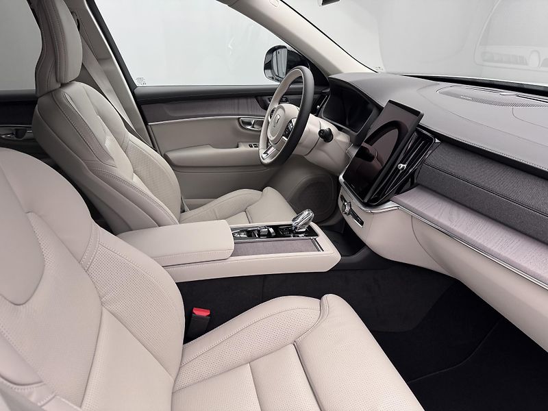 Volvo XC90 (2026) B5 AWD AUT DARK PLUS 7míst - fotka 26 z 26