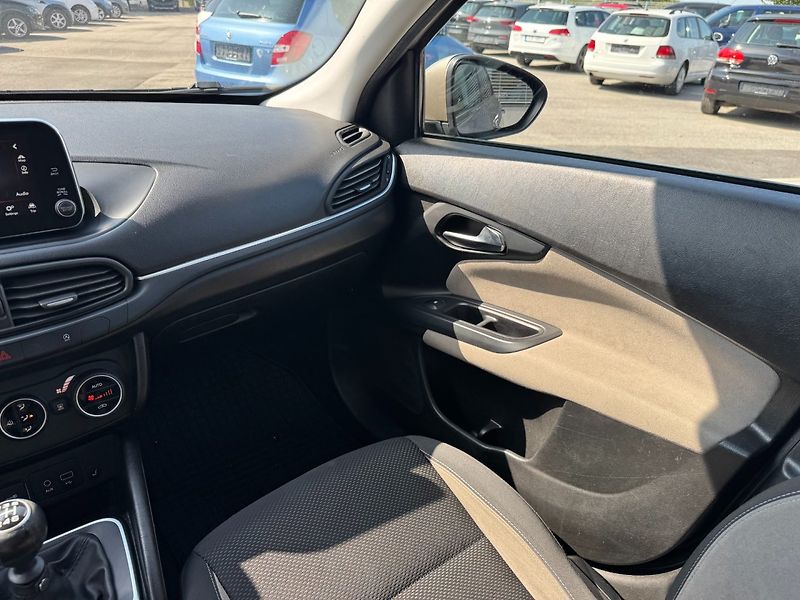Fiat Tipo (2017) 1.6 MujtiJet 88kW - fotka 13 z 31