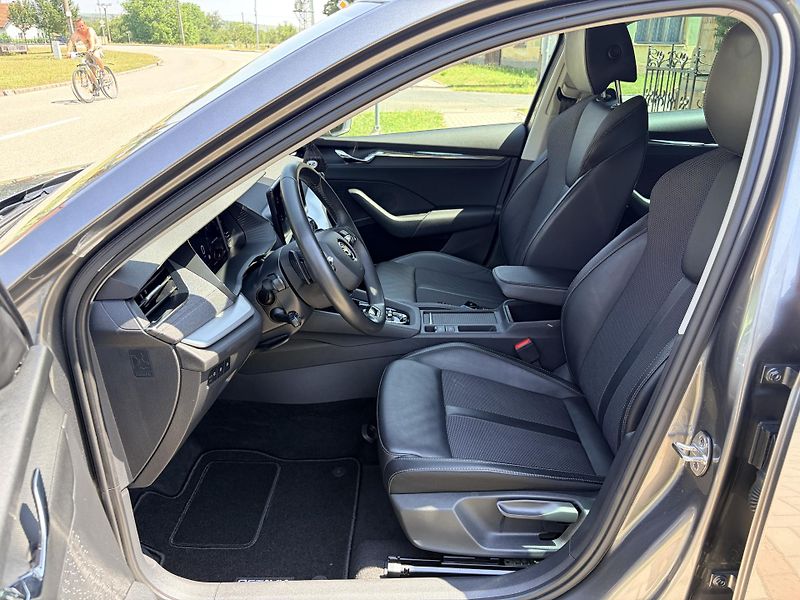 Škoda Octavia 2.0TDI STYLE VIRTUAL LED  - fotka 11 z 53