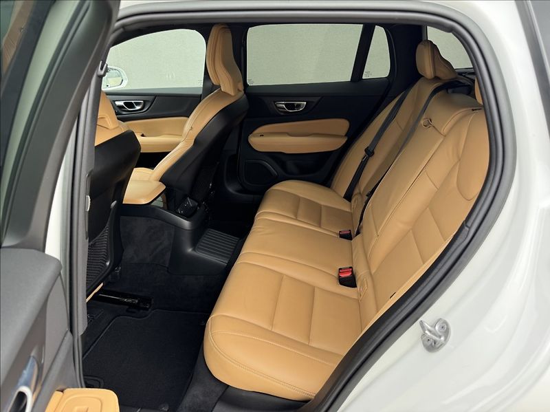 Volvo V60 2,0 T6 AWD Inscription DPH ČR - fotka 19 z 50