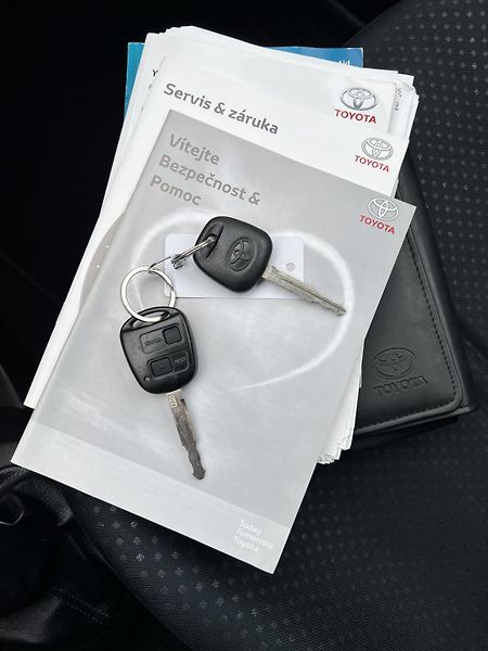 Toyota Yaris 1.3VVT-i 74kw KLIMA PŮVOD ČR  - fotka 31 z 38
