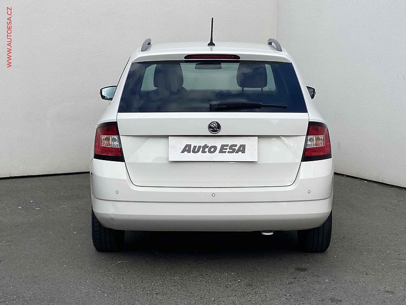 Škoda Fabia (2015) 1.2TSi, ČR, AC, tempo, park - fotka 5 z 16