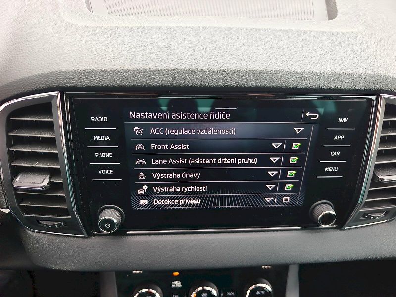 Škoda Karoq (2025) TOP SELECT TD 110/2.0 A7A 4x4 - fotka 16 z 35