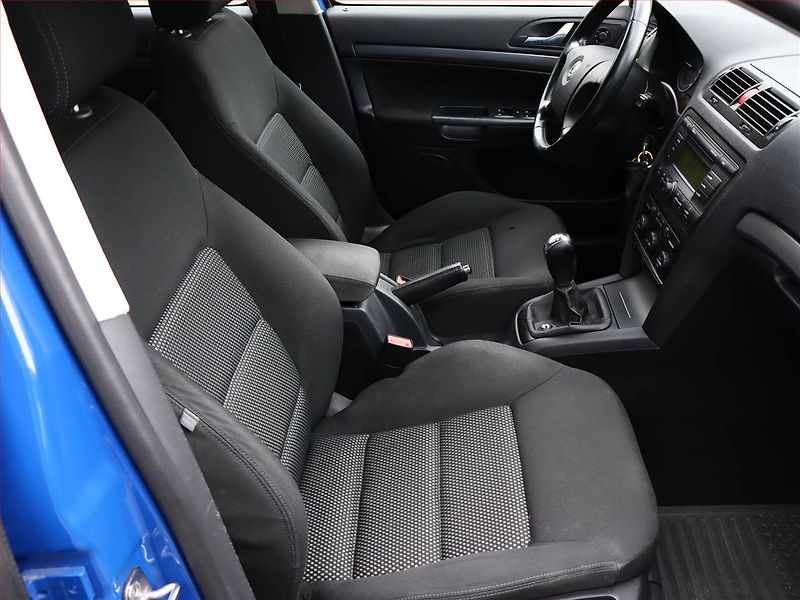 Škoda Octavia (2006) Elegance 1.9 TDI, Serv.kniha - fotka 6 z 12