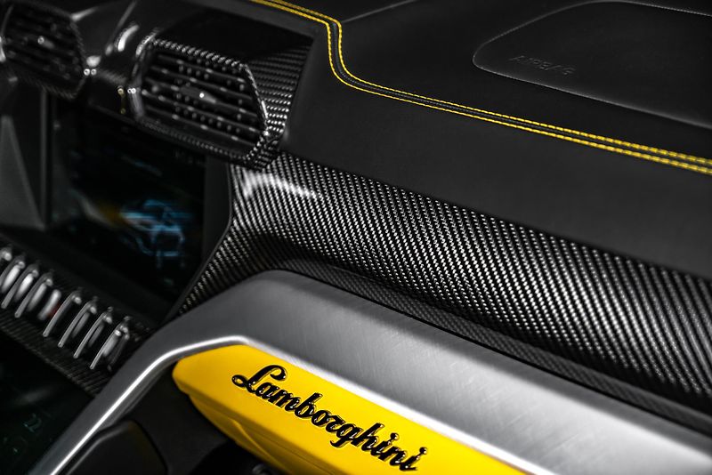 Lamborghini Urus B&O/360/PANO/KARBON/MASÁŽ/ - fotka 26 z 28