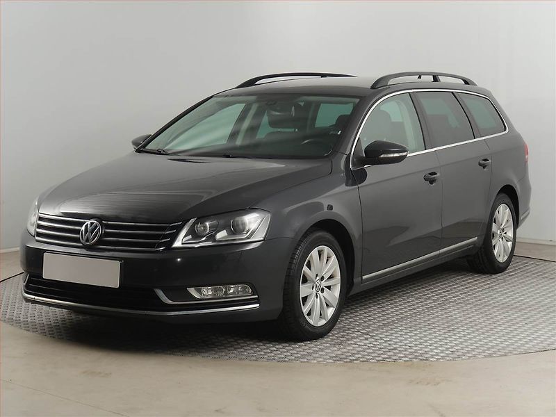 Volkswagen Passat (2014) 2.0 TDI, Automat, Navi, Xenony - fotka 2 z 20