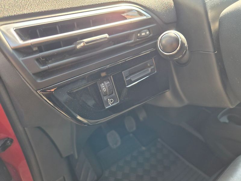 Citroën C4 Picasso 1.2 96kW Manuál, SHINE výbava - fotka 17 z 26
