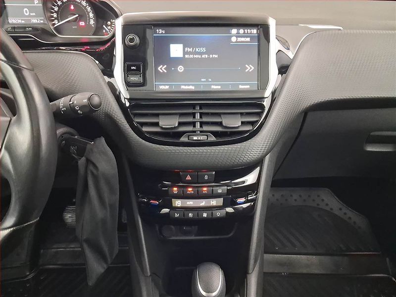 Peugeot 208 (2019) 1.2 PureTech, Automat, Navi - fotka 12 z 20