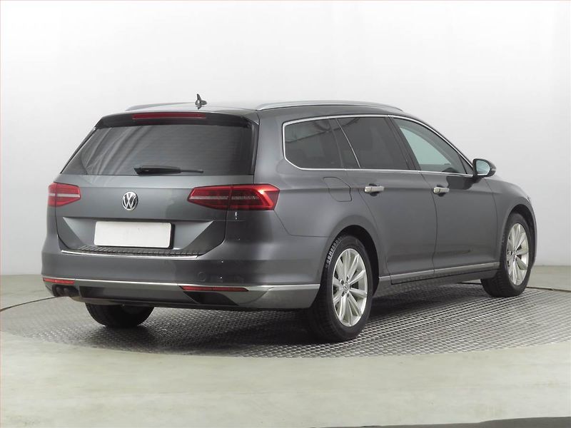 Volkswagen Passat (2015) 2.0 TDI, Automat, Kůže, Navi - fotka 5 z 21