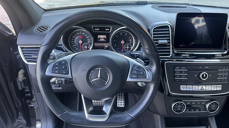 Mercedes-Benz GLE (2016) - fotka 21 z 26