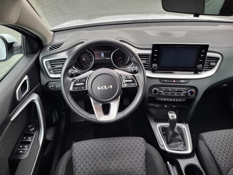 Kia Ceed 1.5 T-GDI 118kW *ČR - fotka 9 z 47
