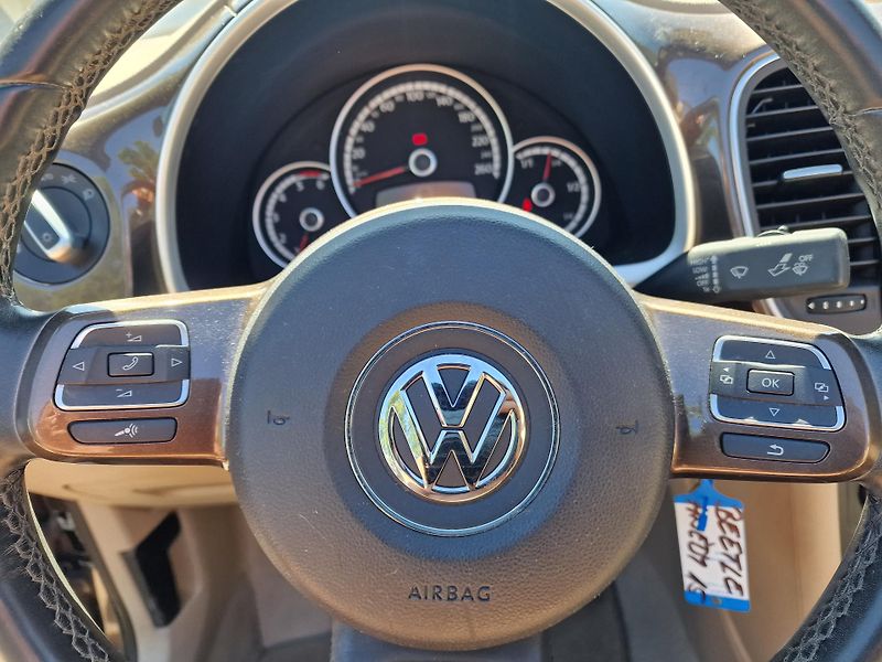 Volkswagen Beetle CABRIO 2,0TDI DESIGN - fotka 18 z 22