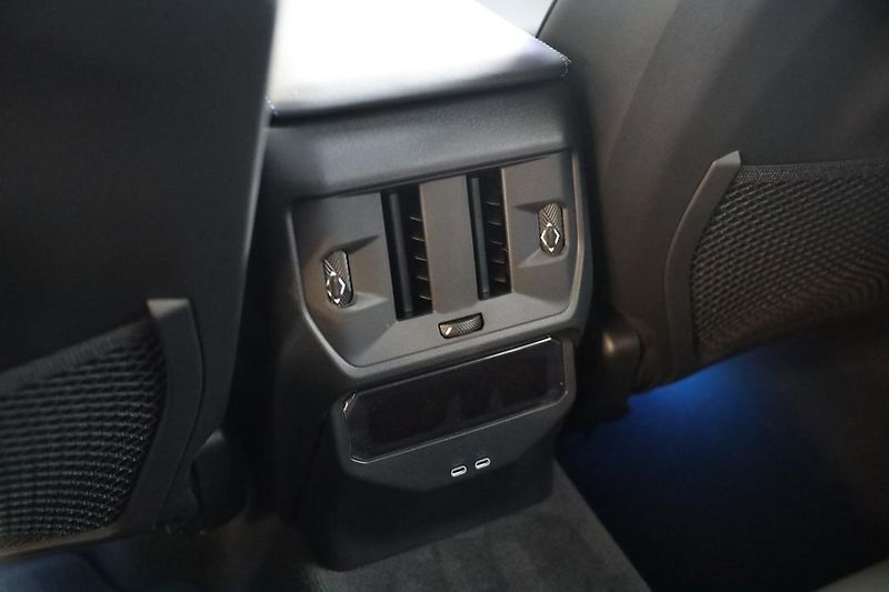 BMW X3 xDrive 40d - fotka 16 z 18