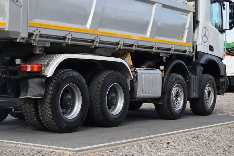 Mercedes-Benz (2018) Arocs 3252 8x4 Bordmatik  - fotka 14 z 27