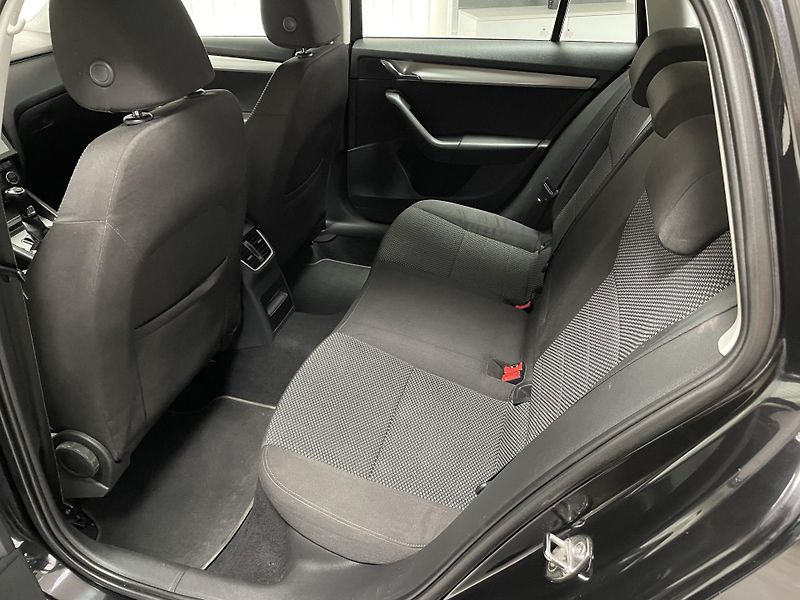 Škoda Octavia 2.0 TDi 110 kW DSG REZERVACE  - fotka 17 z 23
