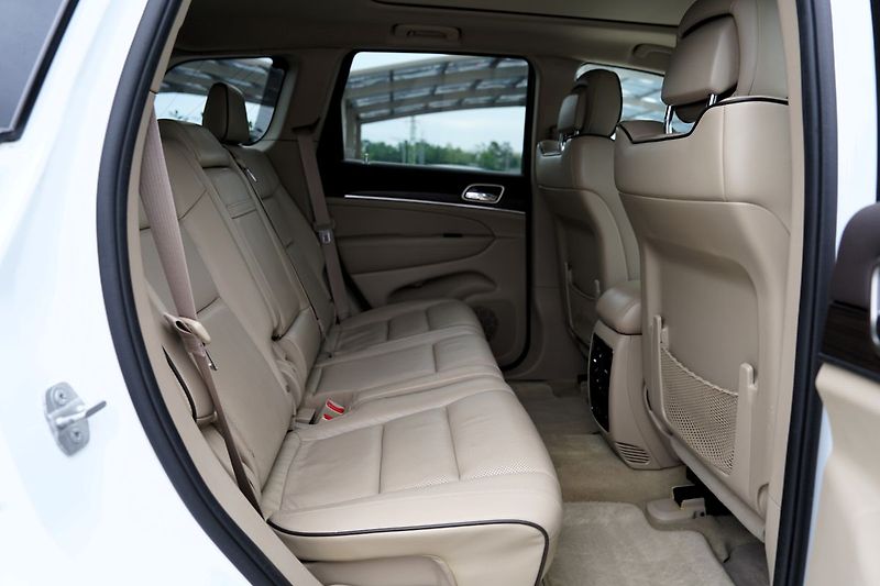 Jeep Grand Cherokee 3.0 CRD/Overland/Facelift/250 - fotka 33 z 46