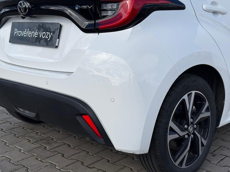 Toyota Yaris 1.5 HSD e-CVT Style - fotka 27 z 27