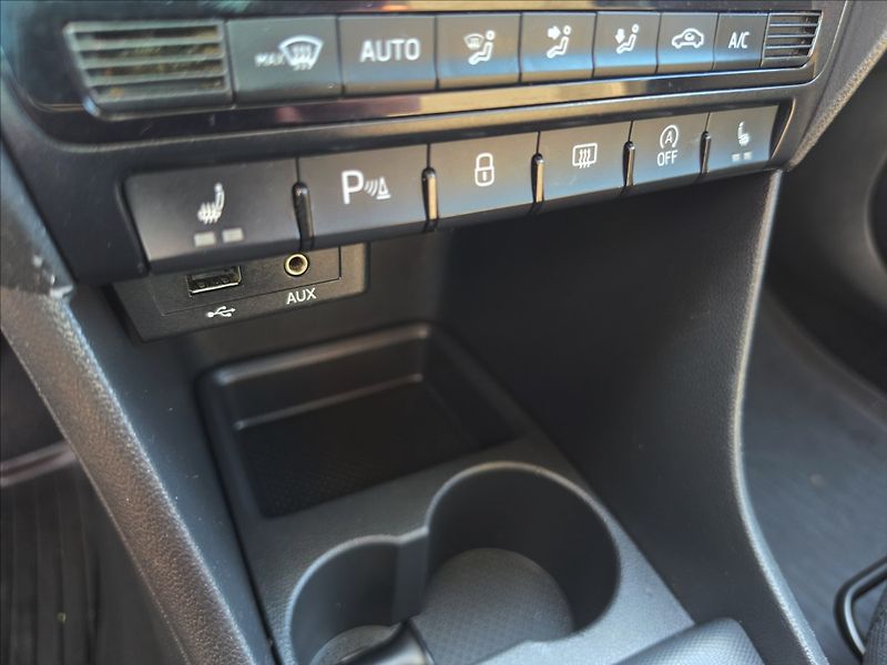 Škoda Rapid 1,0 TSi 70KW Drive NAVI ALU - fotka 22 z 40