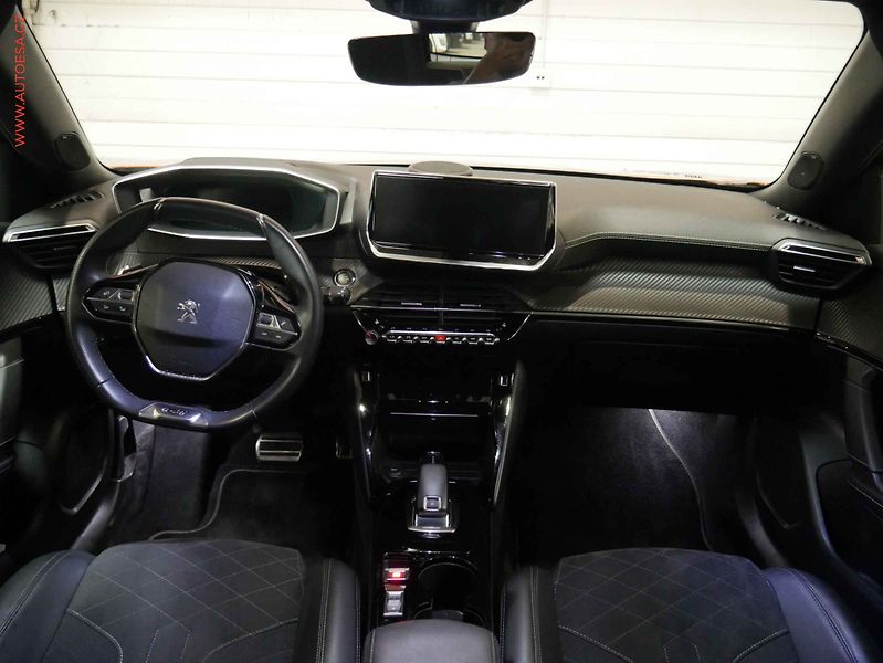 Peugeot 2008 (2020) 1.2 PT, GT, AT, navi, LED - fotka 8 z 25