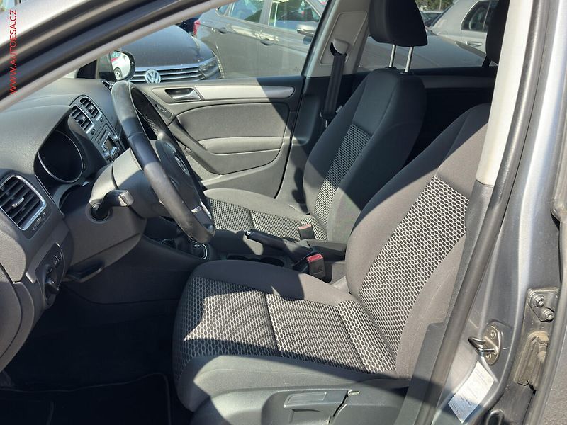 Volkswagen Golf (2010) 1.4i, ČR, AC, TZ - fotka 9 z 16