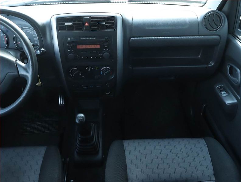 Suzuki Jimny (2009) 1.3 16V, 4X4 - fotka 8 z 16
