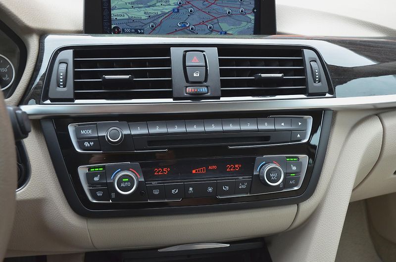BMW Řada 4 (2015) 435d xDrive 230kW / ČR / LED   - fotka 31 z 43