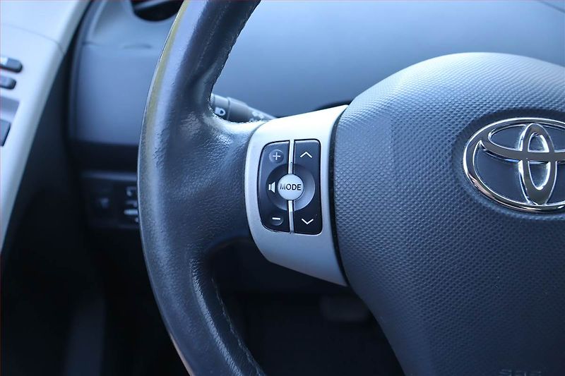 Toyota Yaris (2007) 1.3 VVT-i, Automat - fotka 16 z 17