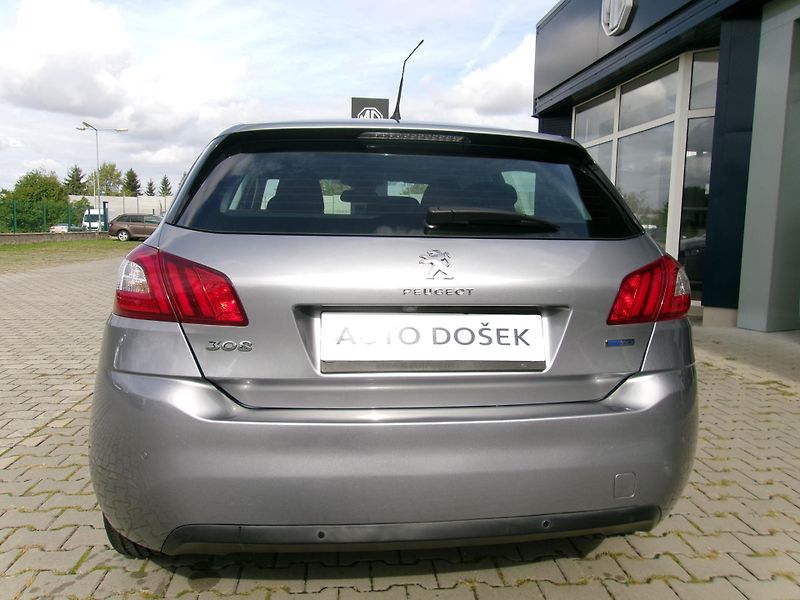 Peugeot 308 - fotka 8 z 16