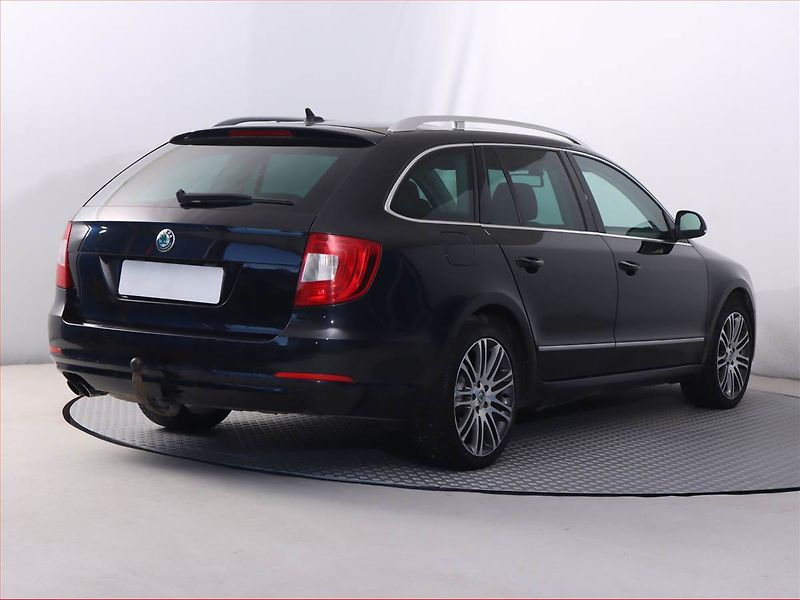 Škoda Superb (2011) Elegance 2.0 TDI, 4X4 - fotka 5 z 22