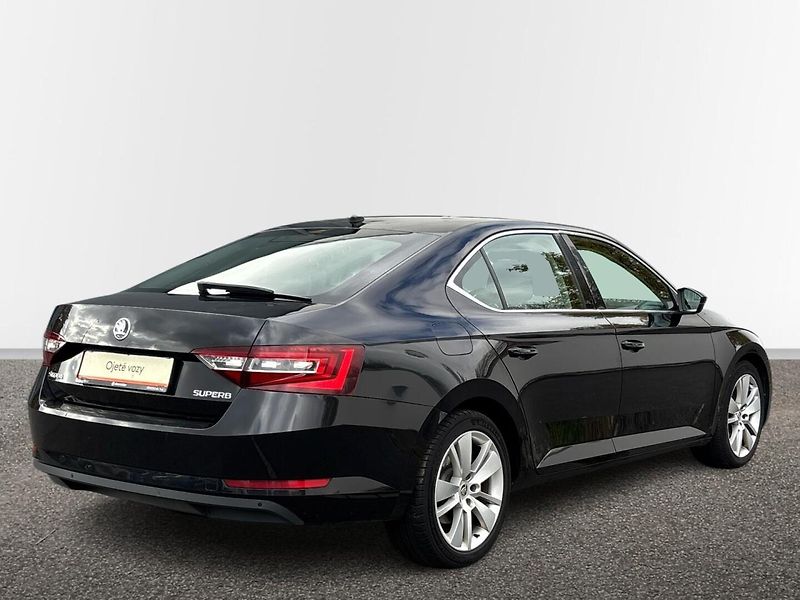 Škoda Superb STYLE DSG - fotka 2 z 25