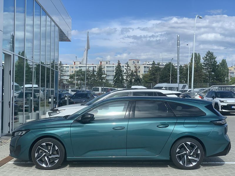 Peugeot 308 SW e-ALLURE PACK PHEV 1.6 AT8 - fotka 4 z 31