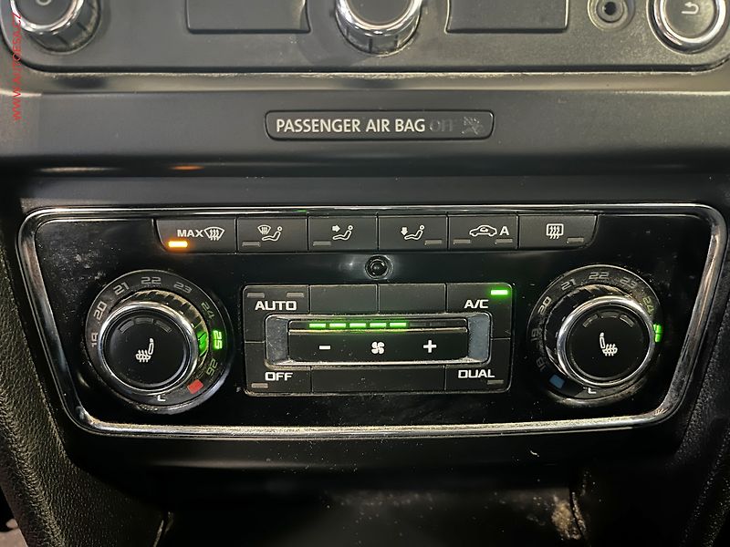 Škoda Superb (2014) 2.0 TDi, Exclusive, DSG - fotka 15 z 16