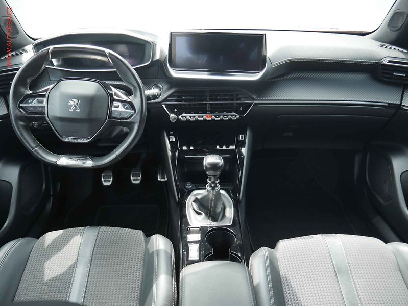 Peugeot 2008 (2021) 1.2 PT, ČR, GT Line - fotka 8 z 26