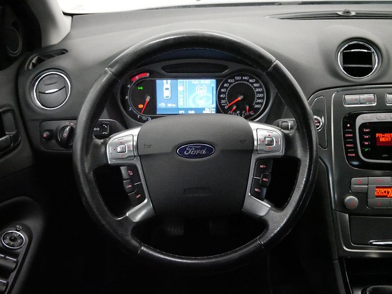 Ford Mondeo - fotka 18 z 25