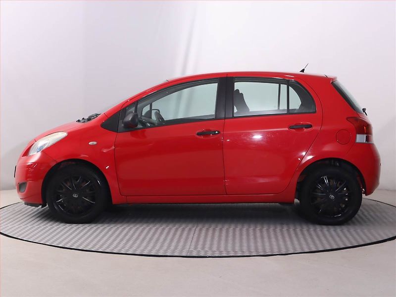 Toyota Yaris (2009) 1.33 Dual VVT-i, Serv.kniha - fotka 3 z 15