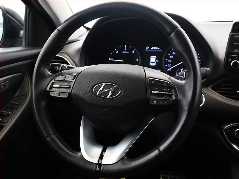 Hyundai i30 (2018) 1.6 CRDi, Automat, Kůže, Navi - fotka 13 z 18