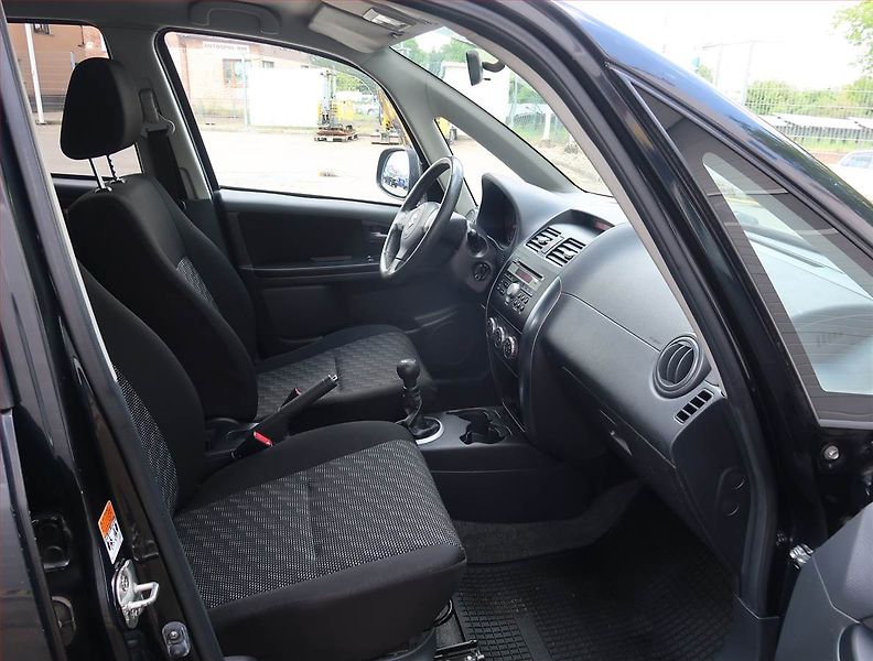 Suzuki SX4 (2007) 1.6 VVT, po STK, Tažné - fotka 9 z 17