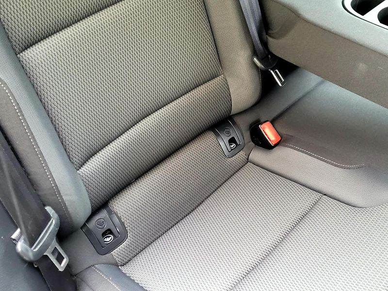 Volkswagen Golf 1,6 TDi CZ*DIGIKLIMA*SERVIS - fotka 19 z 43