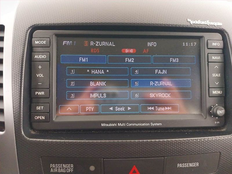 Mitsubishi Outlander (2011) 2.2 DI-D, 4X4, 7 míst - fotka 13 z 21