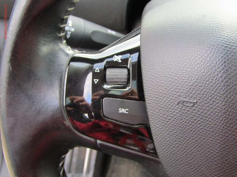 Peugeot 308 (2016) 2.0HDi, Xenon - fotka 17 z 18
