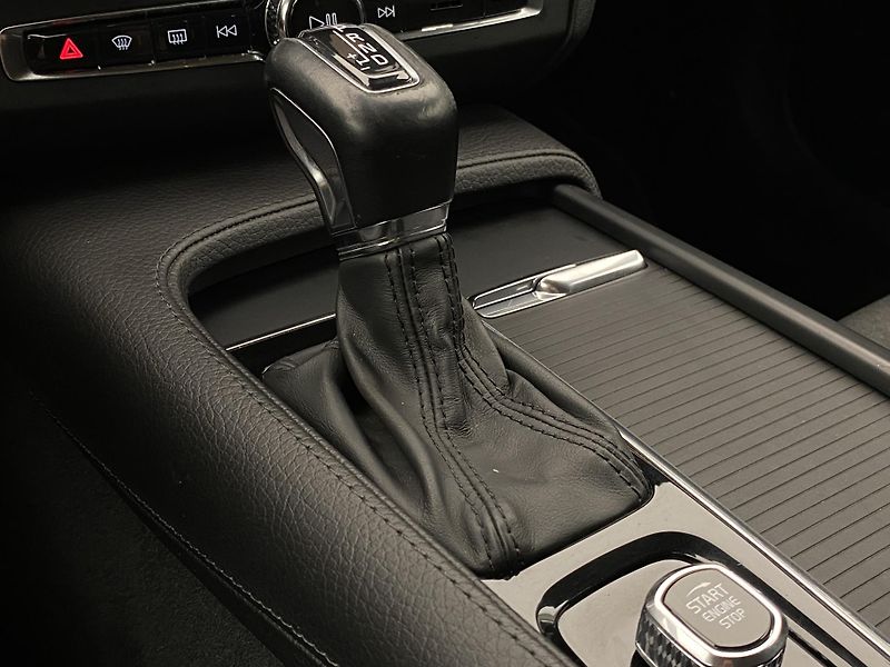 Volvo V90 D4 AWD MOMENTUM AUT  - fotka 27 z 48