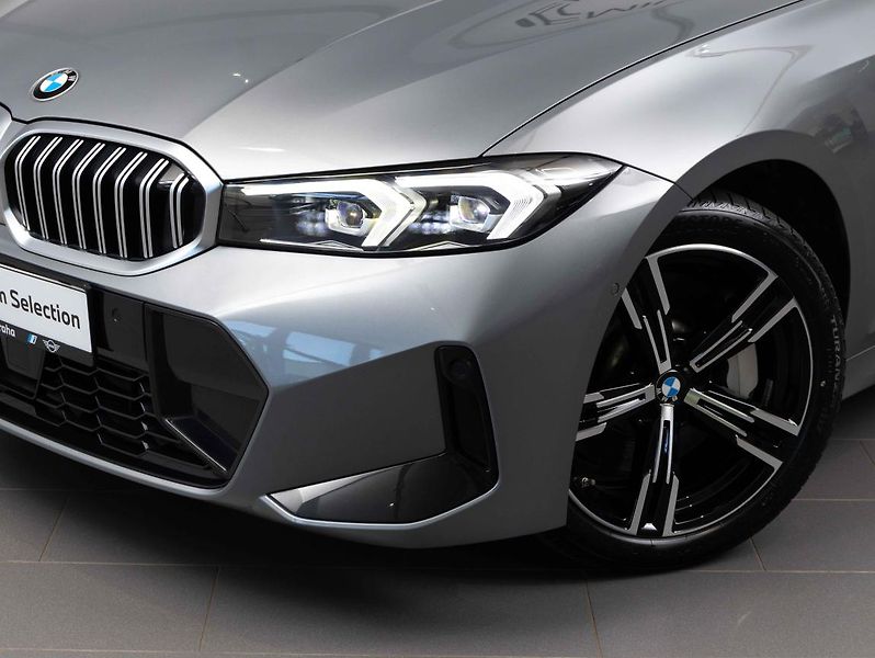 BMW Řada 3 330i xDrive Touring - fotka 7 z 21