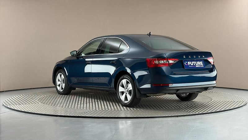 Škoda Superb 2.0 TDI DSG Style - fotka 2 z 28